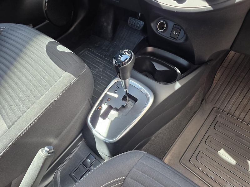 Toyota Yaris 1.5-AUTOMAT-1.MAJITEL-KAMERA - fotka 5 z 12