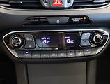Hyundai i30 (2018) Premium 1.6 CRDi, Navi - náhled 13