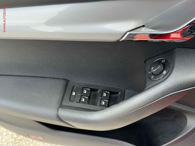 Škoda Octavia (2015) 1.6 TDi, Ambition, AC, park - fotka 11 z 23