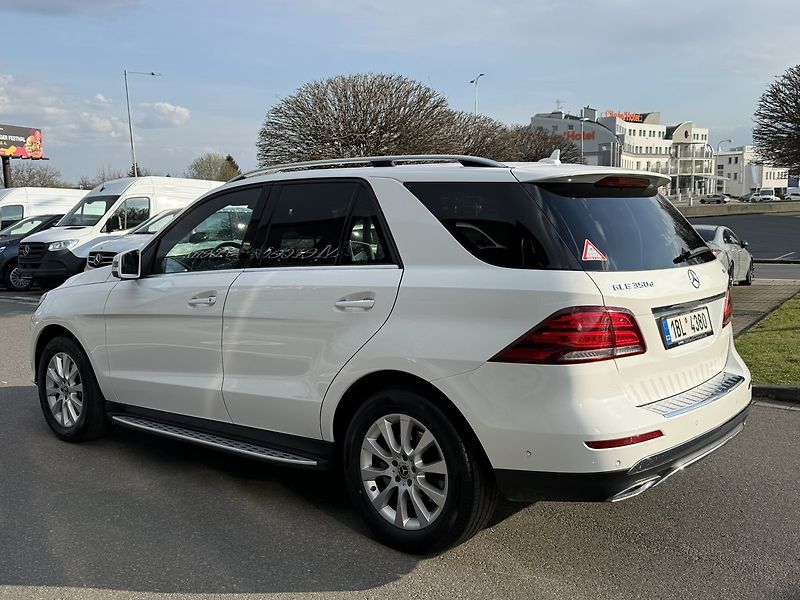 Mercedes-Benz GLE (2017) 350 d 4MATIC SUV - fotka 6 z 48