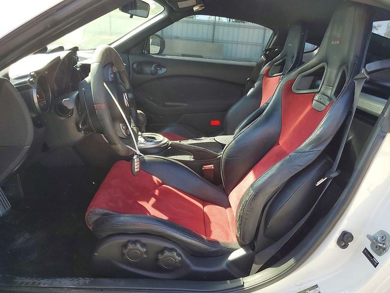 Nissan 370 Z (2014) BASE - fotka 7 z 11