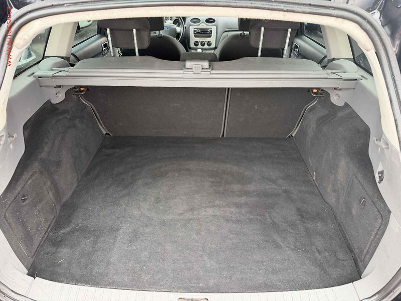 Ford Focus (2008) 1.6, AC - fotka 7 z 15