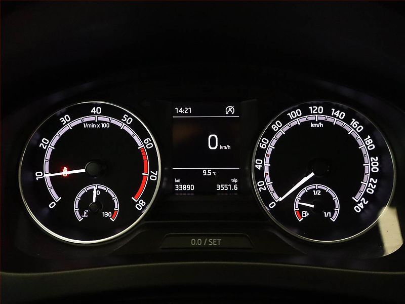 Škoda Rapid (2019) 1.0 TSI, Park. senzory - fotka 8 z 12