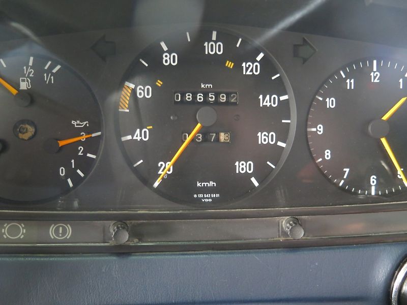 Mercedes-Benz 123 (1983) 3.0D TOP STAV, nová cena - fotka 7 z 25