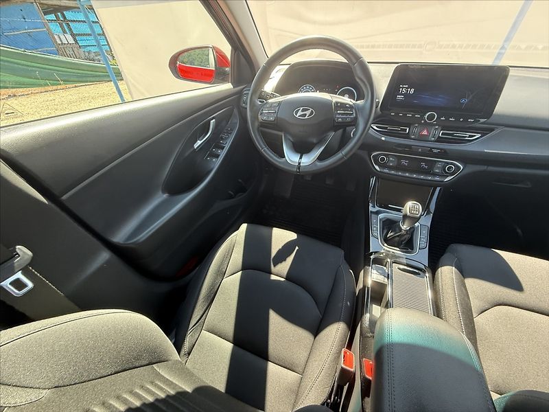 Hyundai i30 1,5 T-GDI 103kW Style - fotka 13 z 23