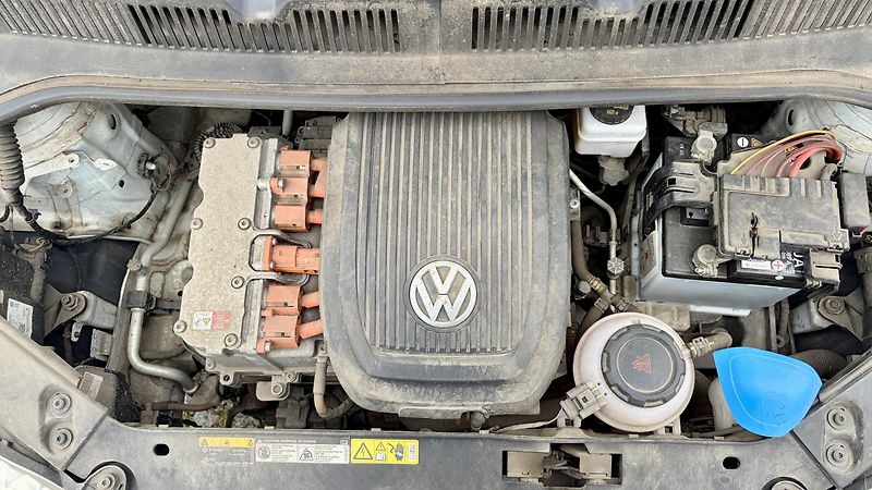 Volkswagen e-up! (2017) VW eUP! 60Kw, dojezd 130km DPH - fotka 19 z 27
