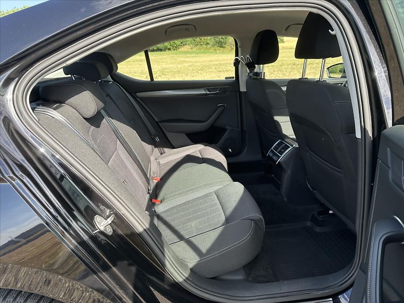 Škoda Superb 2,0 TSI 140kW DSG CZ Style DPH - fotka 11 z 28