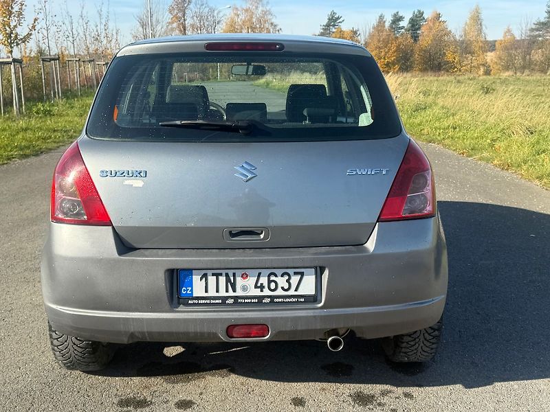 Suzuki Swift 1,3 D - fotka 4 z 18