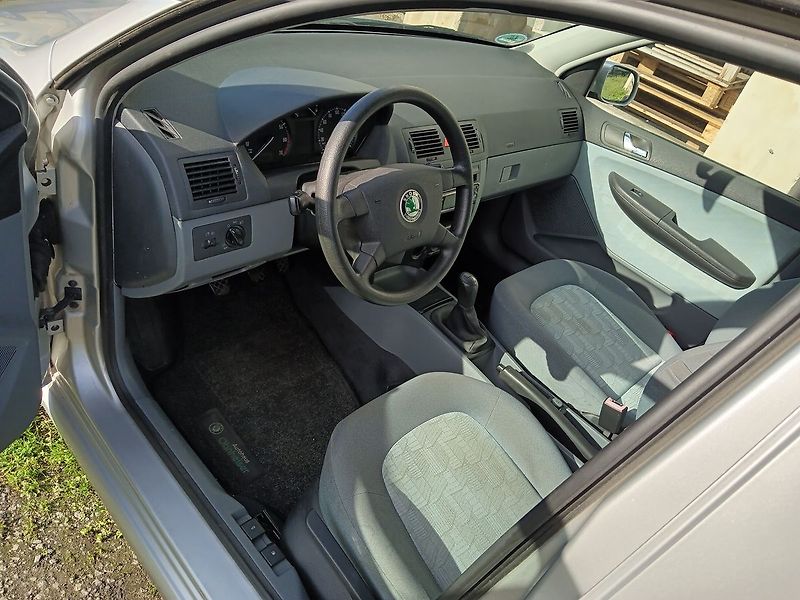 Škoda Fabia (2003) 1.4 16V Comfort Combi - fotka 9 z 20