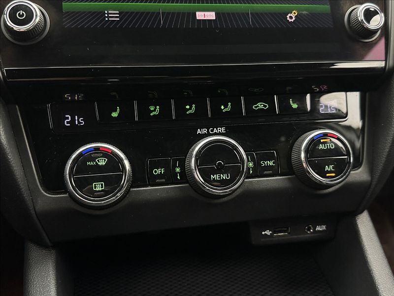 Škoda Octavia 2,0 135kW RS CHALLENGE 1MAJ ČR - fotka 24 z 43
