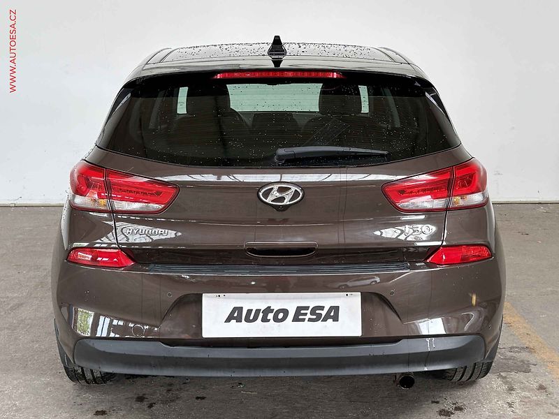 Hyundai i30 (2017) 1.4 TGDi, 1.maj,ČR, Bixen - fotka 5 z 17