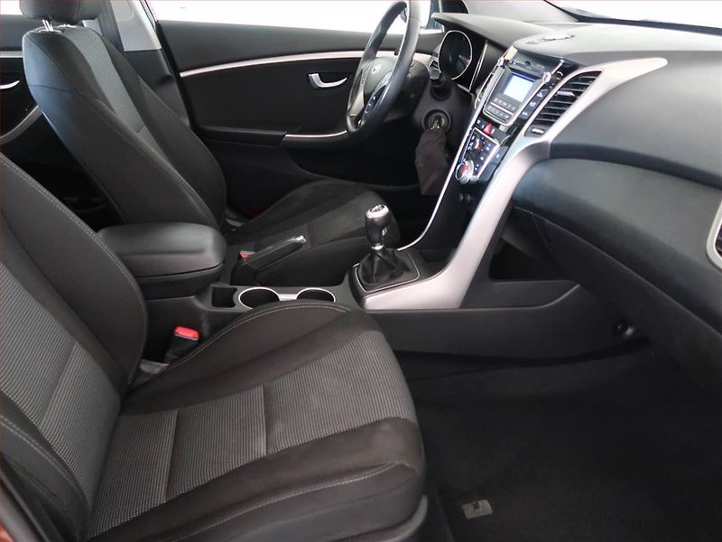 Hyundai i30 (2013) 1.6 MPI, ČR,1.maj, Serv.kniha - fotka 9 z 13
