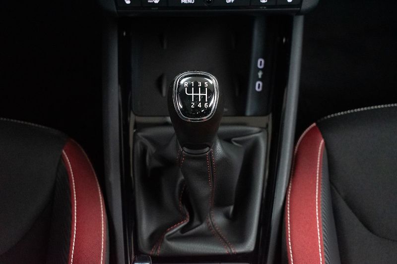 Škoda Kamiq 1.5 TSI MONTE CARLO*TAŽNÉ*ČR* - fotka 23 z 47