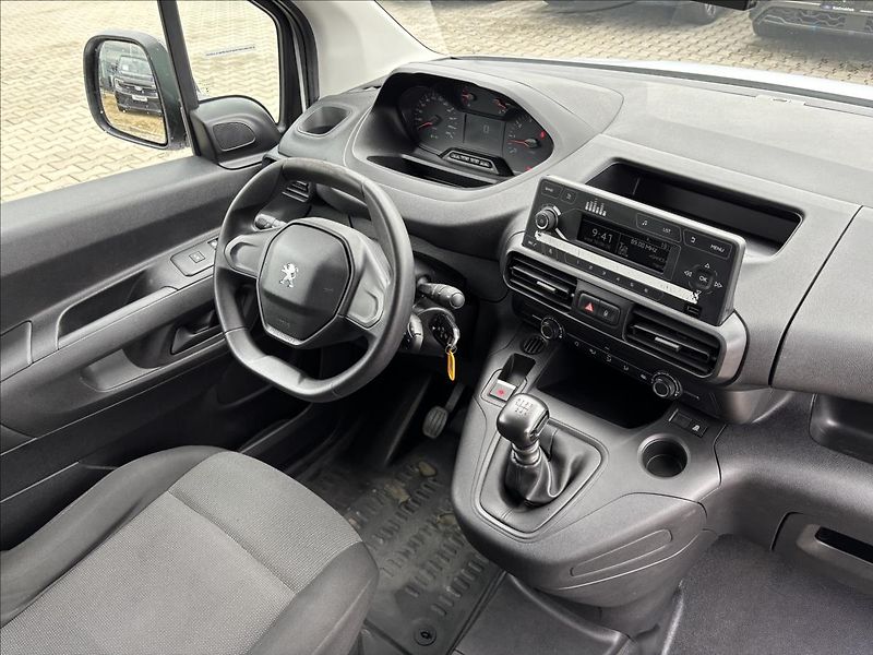 Peugeot Partner 1,2 Puretech 81kW Active L1 - fotka 17 z 35