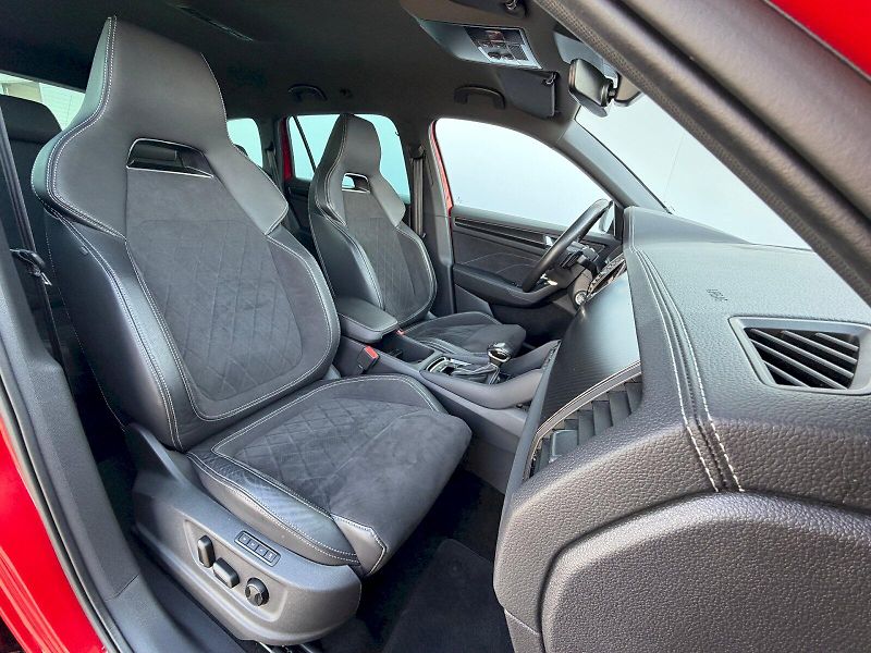 Škoda Kodiaq (2022) 2.0 TSI 140kW 4x4 SportLine DS - fotka 31 z 35