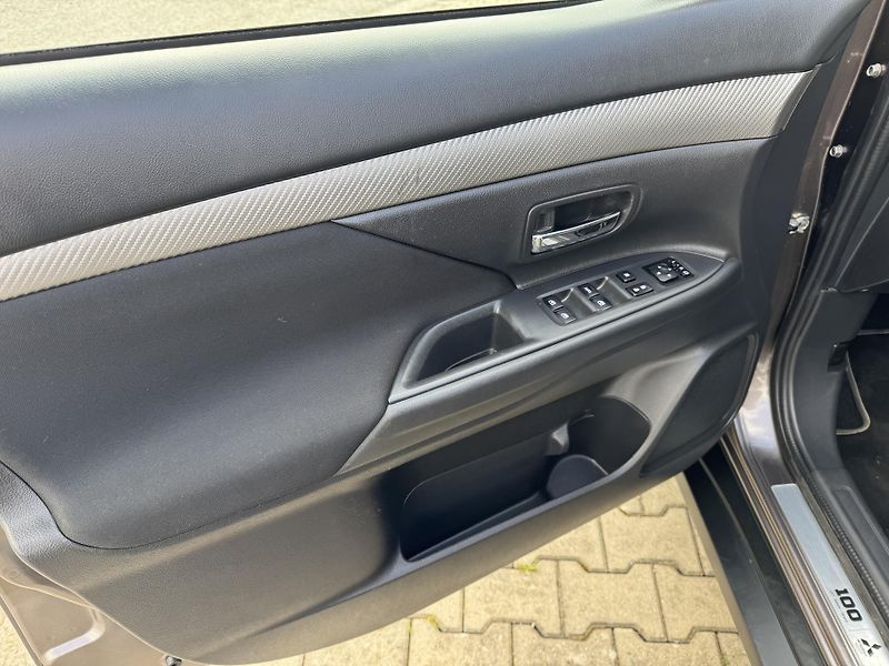 Mitsubishi Outlander 2,2Di-D A/T EDICE100 - fotka 7 z 16