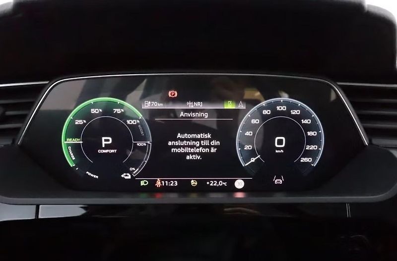 Audi e-tron 55 Q LED Vzduch Auto. Park. - fotka 17 z 19