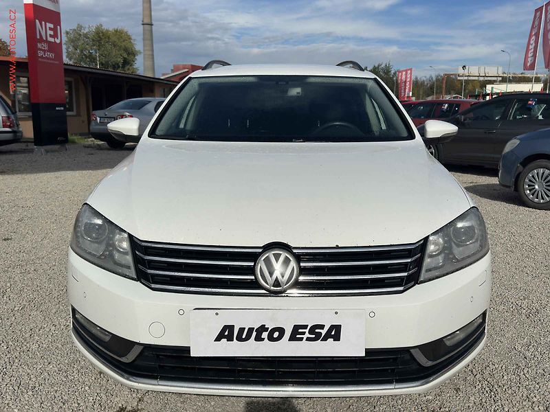 Volkswagen Passat (2012) 2.0TDi 4x4, DSG, bixen, navi - fotka 2 z 24