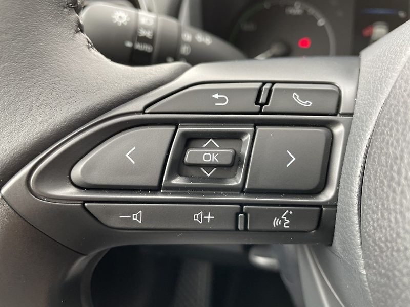 Toyota Yaris 1.5 Hybrid ODBĚR ihned - fotka 24 z 27
