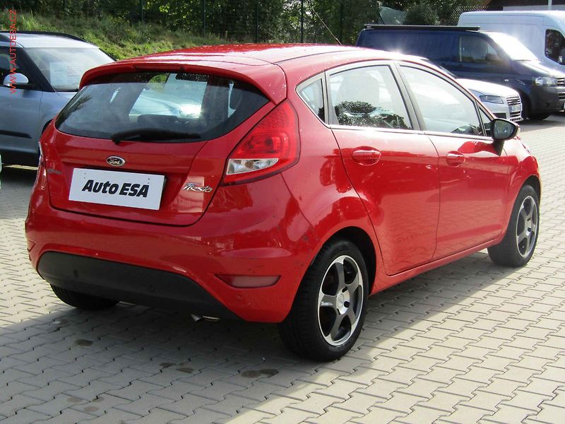 Ford Fiesta (2011) 1.4i, 1.maj,ČR, AC, park. - fotka 4 z 16