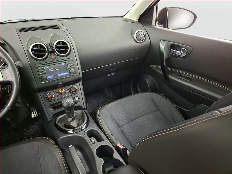 Nissan Qashqai (2013) 1.6, Navi, Tempomat - fotka 8 z 19