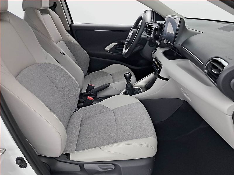 Toyota Yaris (2023) 1.5 VVT-i - fotka 9 z 19