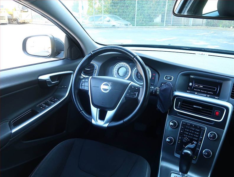 Volvo V60 (2011) D3 2.0, Automat, Navi - fotka 7 z 22