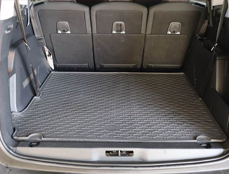 Peugeot 5008 (2020) Active Pack PureTech 130 - fotka 14 z 26