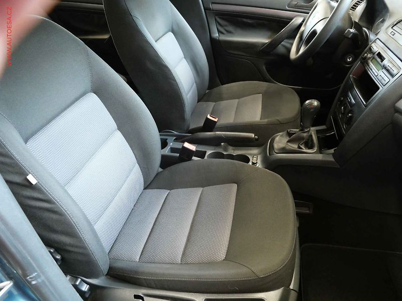 Škoda Octavia (2005) 1.6FSi, ČR, AC, STK4/28 - fotka 11 z 17