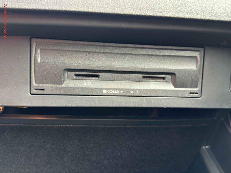 Škoda Octavia (2018) 2.0 TDi, ČR, AC, výhřev sed - fotka 15 z 17
