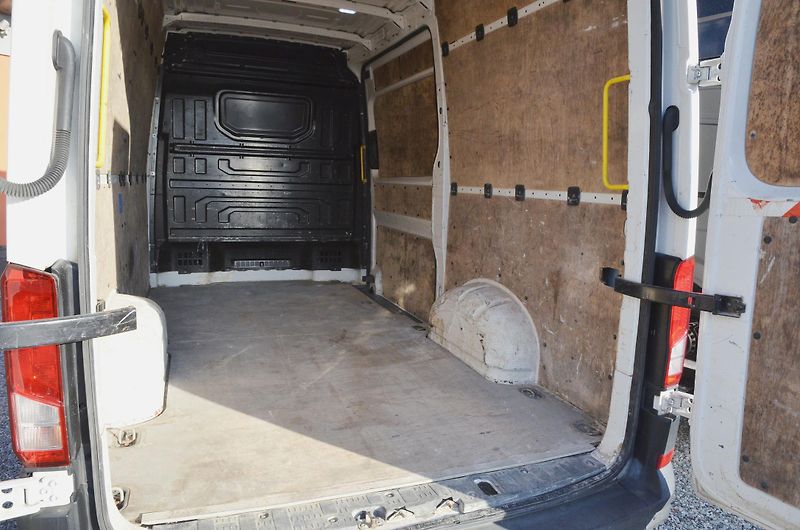 Volkswagen Crafter (2019) 2.0 TDi 103kW L2H2 KLIMATIZACE - fotka 9 z 29