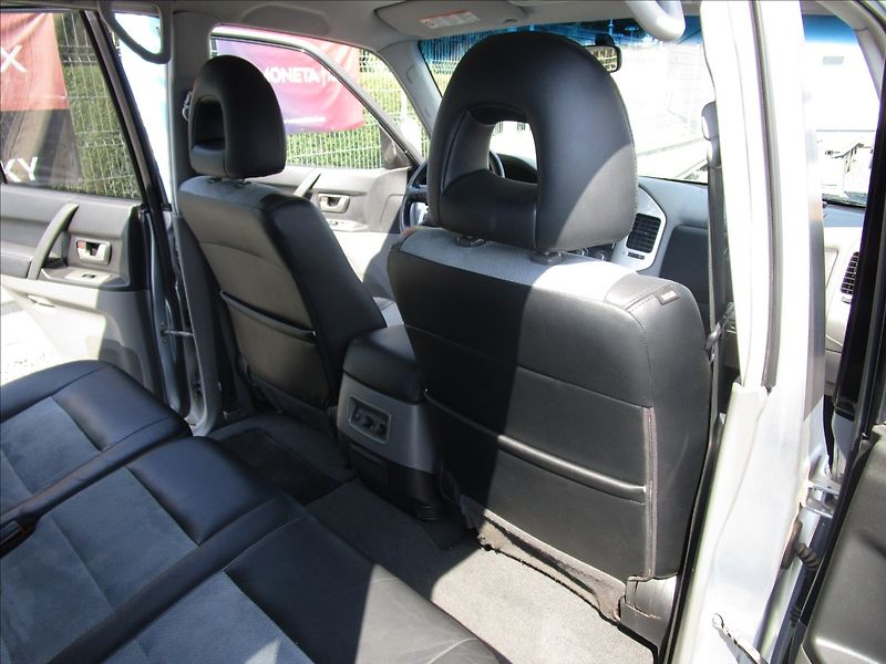 Mitsubishi Pajero 3.2 Di-D, 4x4, aut. klima, 7 m - fotka 29 z 54