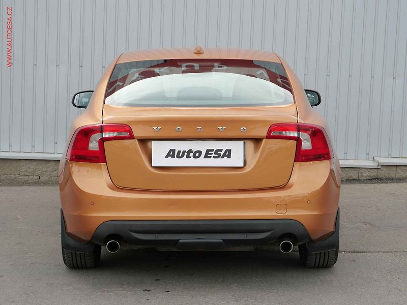 Volvo S60 (2011) 2.0 T, AC, park.asist - fotka 5 z 18