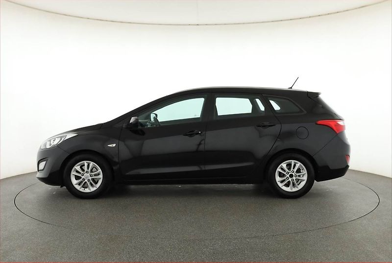 Hyundai i30 (2015) Comfort 1.6 GDI, Serv.kniha - fotka 3 z 16