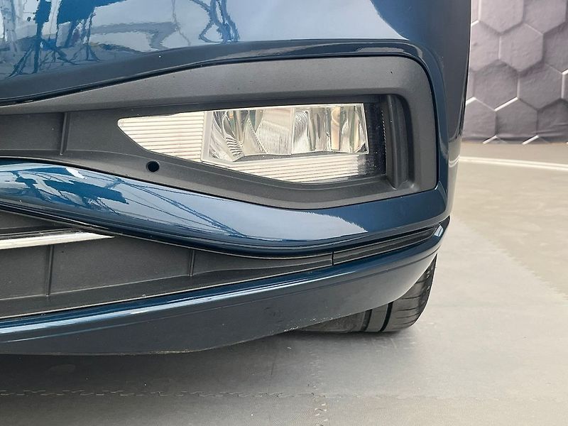 Volkswagen Passat 2.0 TDi LED SVĚTLA, rezervace - fotka 43 z 96