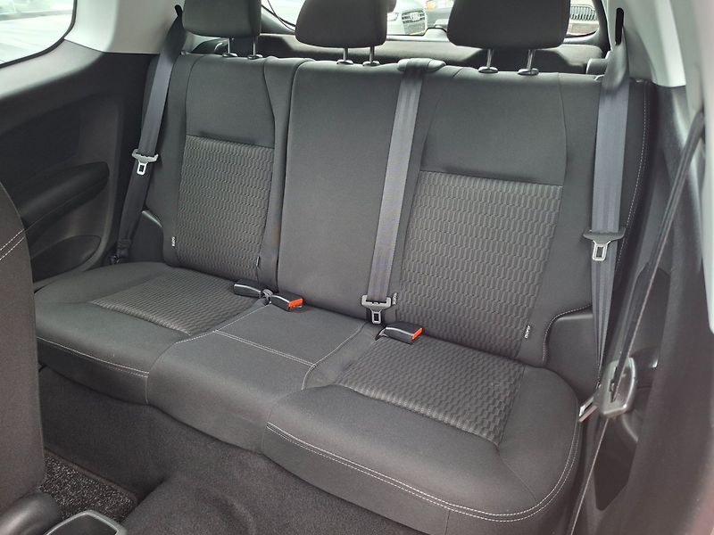 Peugeot 208 (2015) 1.0i 50kW -KLIMA-SENZORY - fotka 28 z 42