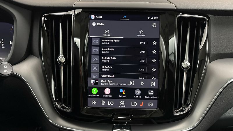 Volvo XC60 2.0 B4 AUT AWD Core - fotka 11 z 28