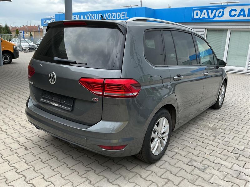 Volkswagen Touran 1,6 TDI DSG Panorama LED 1.Maj - fotka 10 z 12