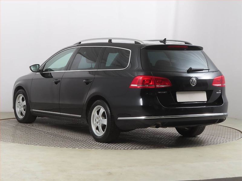 Volkswagen Passat (2013) 1.6 TDI, Serv.kniha, Navi - fotka 4 z 21