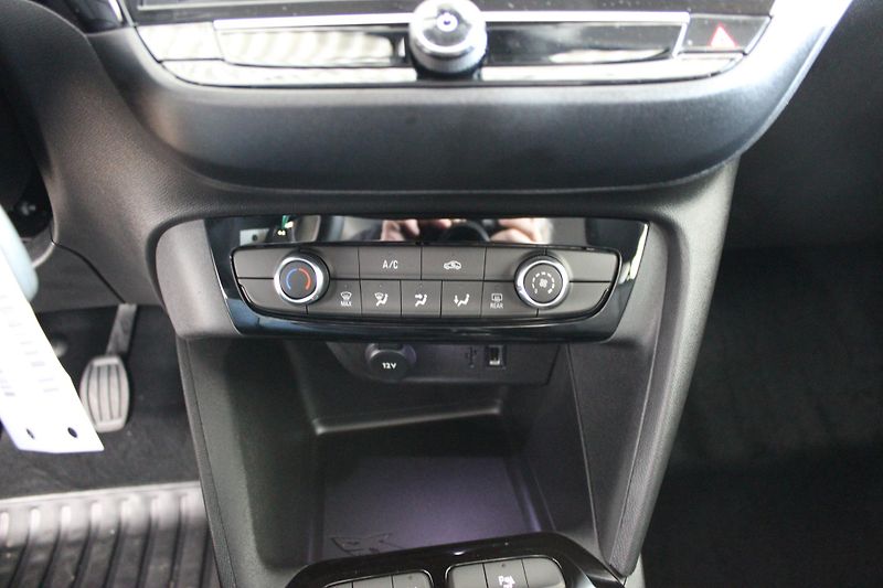 Opel Corsa Edition 1.2 TURBO 74kW, MT6 - fotka 9 z 11