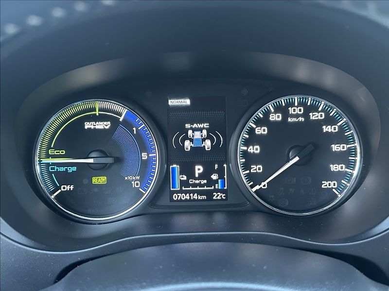 Mitsubishi Outlander 2,4 PHEV 224PS  Diamant 4x4 A/ - fotka 43 z 58