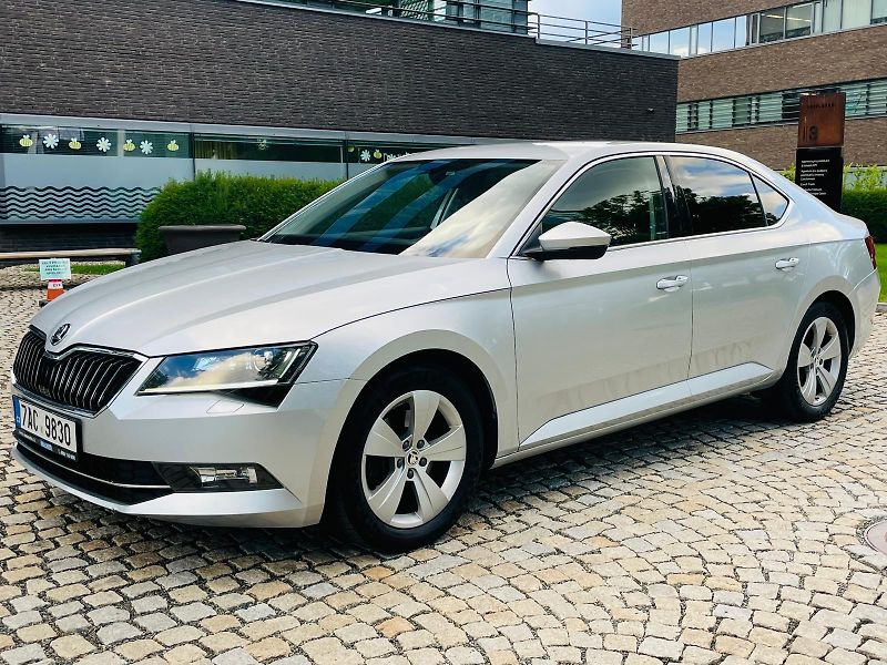 Škoda Superb 2.0TDI AUTOMAT SENZORY LED - fotka 3 z 49