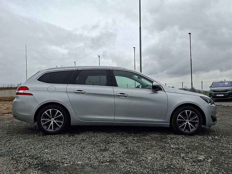 Peugeot 308 SW ALLURE 1,6 BHDi 120k M6 - fotka 9 z 26