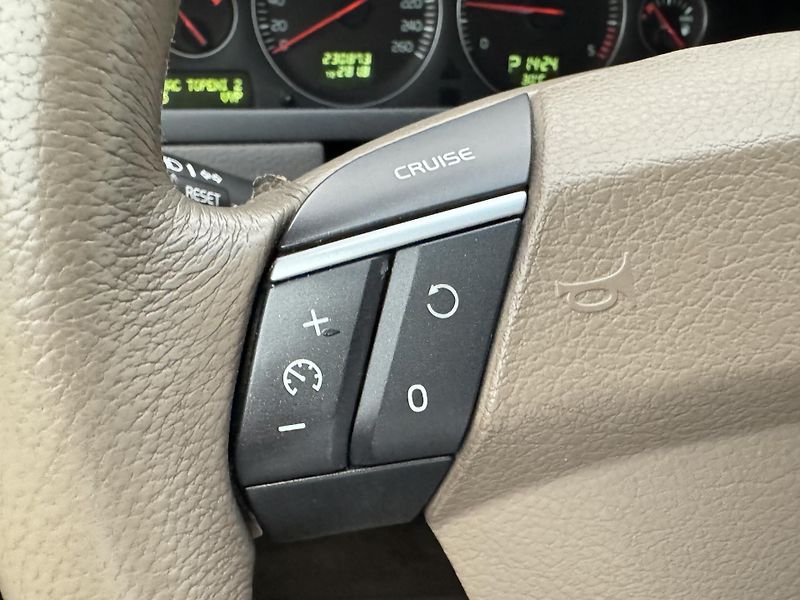 Volvo XC90 D5 AWD SUMMUM AUT CZ  - fotka 34 z 41