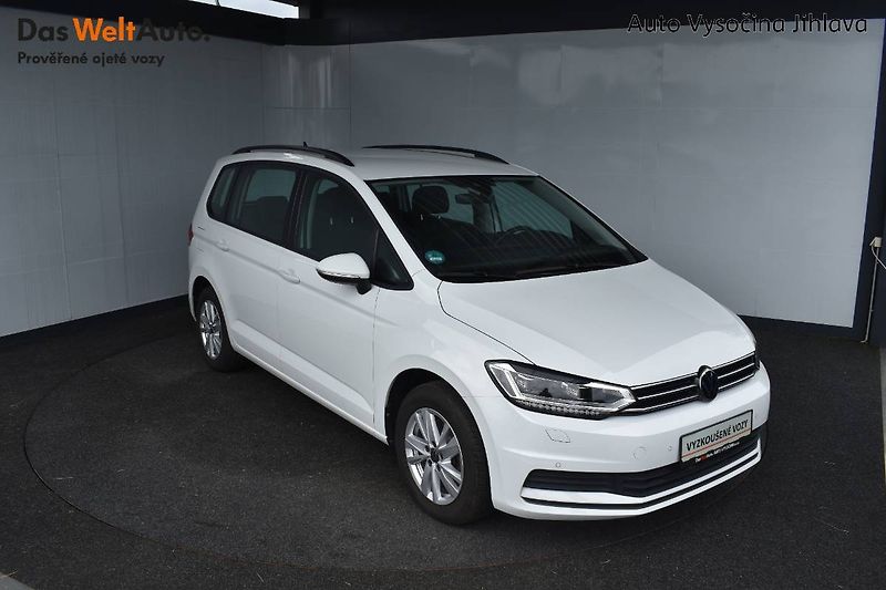 Volkswagen Touran (2022) 1.5TSI 110kW DSG, LED - fotka 9 z 23