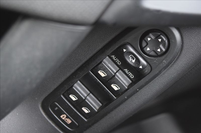 Citroën C3 1,1 i 44KW PO SERVISE NOVÁ STK - fotka 22 z 40