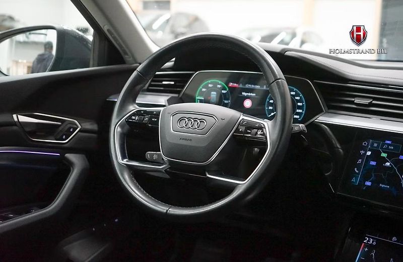 Audi Q8 e-tron 50 Q SoH 94% Kam Pano Tažné - fotka 14 z 25