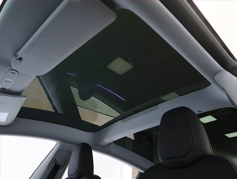Tesla Model 3 (2023) Standard Range 60kWh, SoH 98% - fotka 17 z 32