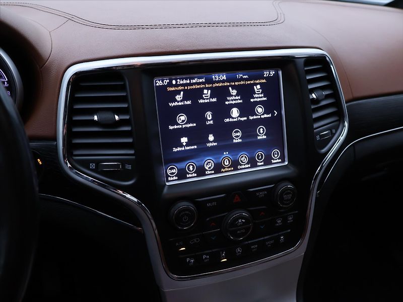 Jeep Grand Cherokee 3,0 CRDI 184kW Summit 4x4 CZ - fotka 28 z 43