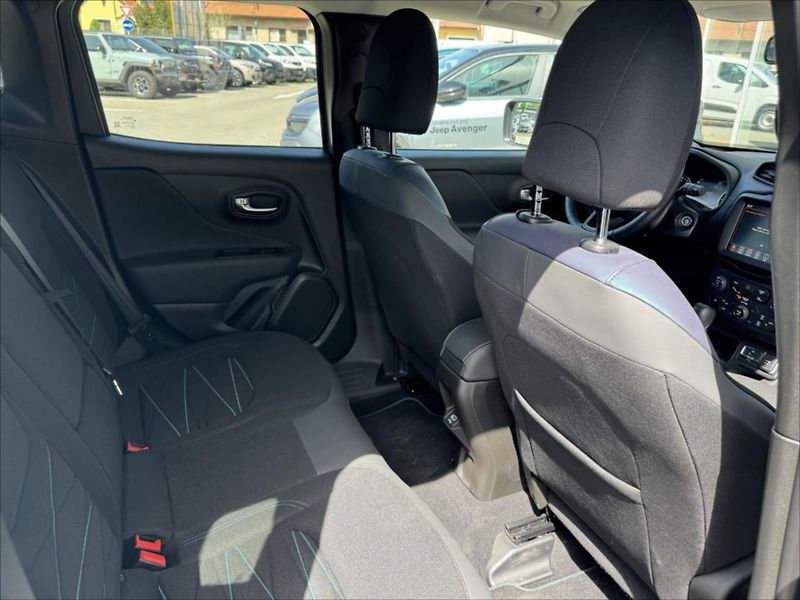 Jeep Renegade 1,5 e-Hybrid S FWD  Limited - fotka 11 z 14